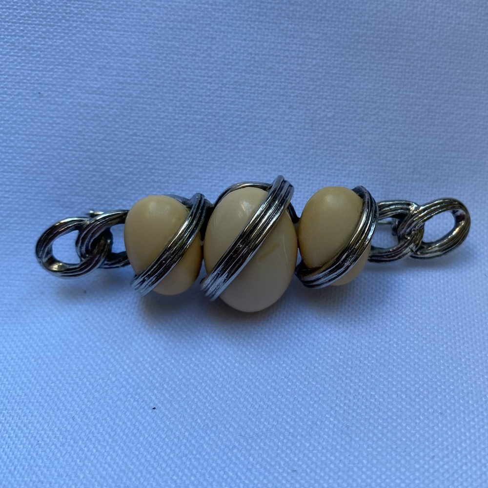 Vintage bar brooch as a modernist piece likely from the 1970’s